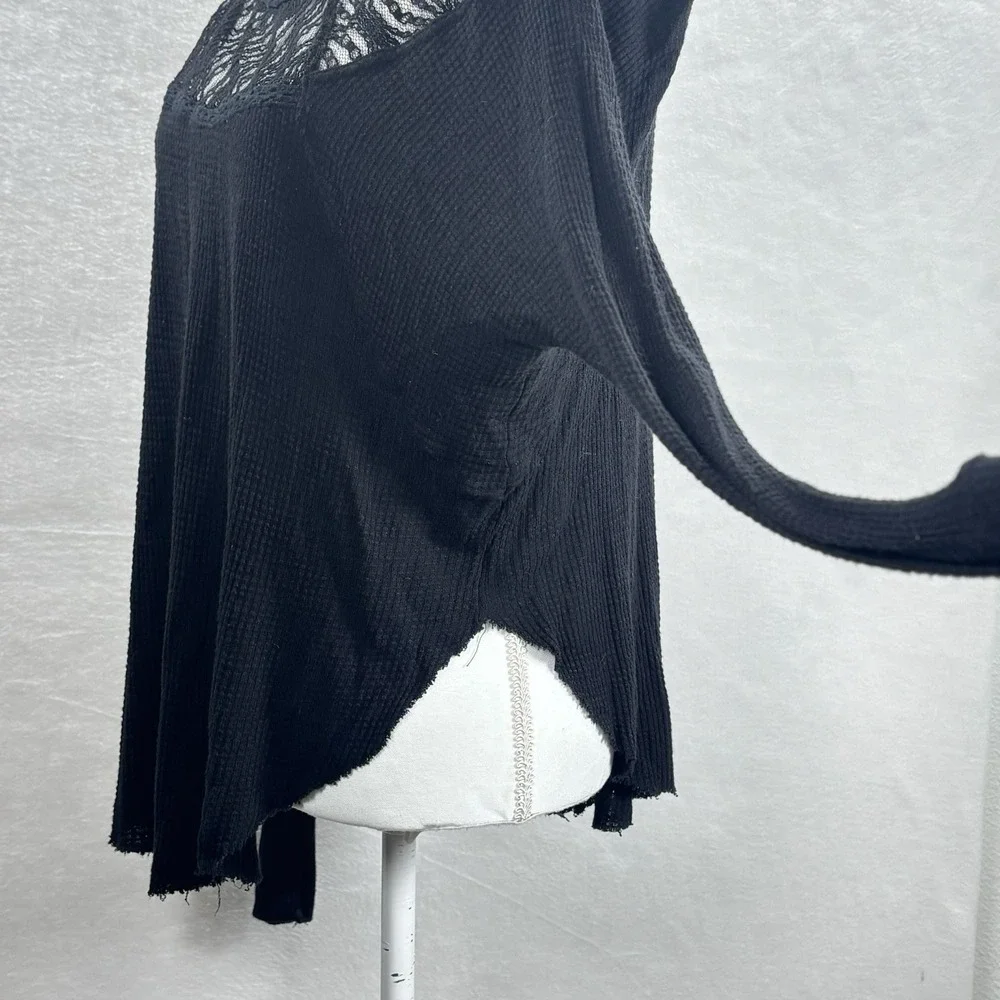 Free People Black Waffle‎ Knit Slouchy Top Long Sleeve Lace Raw Hem Sz SM Goth